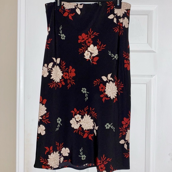 Bobeau Floral Skirt - Picture 1 of 6